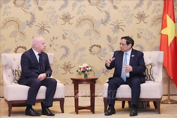Labour cooperation between Vietnam - UAE 2023 2 PM Chinh receives Equinor CEO Anders Opeda.