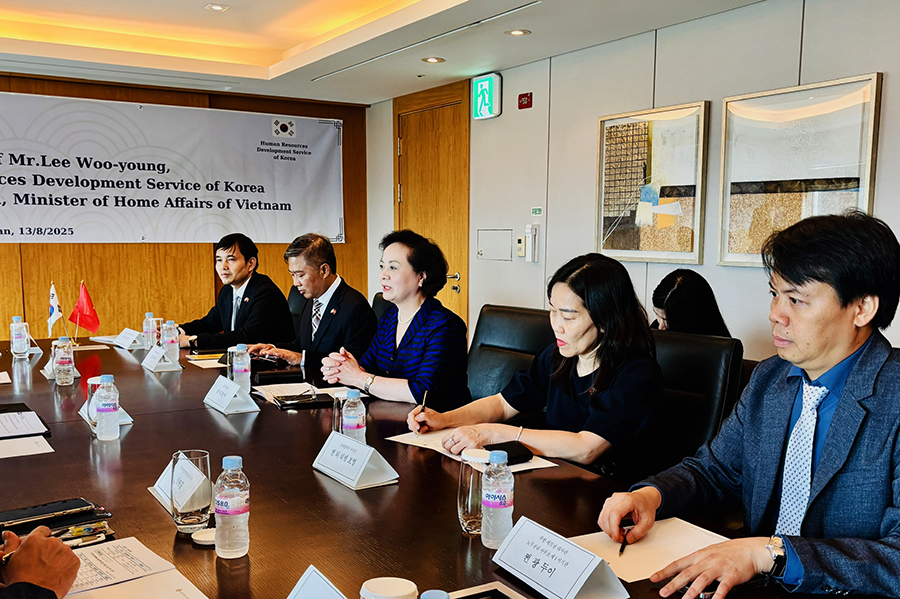 Delegation of the Ministry of Home Affairs of Vietnam attended the conference to discuss strengthening labor cooperation between Vietnam and Korea in 2025.